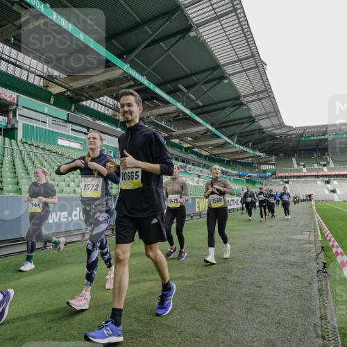 05.10.2025 - 20. swb-Marathon Bremen Michael Burmester http://msf.ph/oto/9226209 05.10.2025 10:44:38 Laufen im Stadion 7007, 8844, 9012, 9264, 9303, 9342, 9373, 9374, 9453, 9479, 9567, 9572, 9631, 9667, 9724, 9767, 9768, 9899, 9948, 9970, 10114, 10115, 10190, 10273, 10339, 10340, 10355, 10364, 10379, 10440, 10441, 10442, 10647, 10665, 10839, 10846, 10984, 11060, 11072, 11117, 11118, 11135, 11252, 11293, 11318, 11367, 11378, 11381, 11385, 11407, 11448, 11539, 11544, 11557, 11560, 11568, 11635, 9011, 9273, 9386, 9470, 9819, 9895, 9911, 9984, 10036, 10288, 10320 meine-sportfotos.de