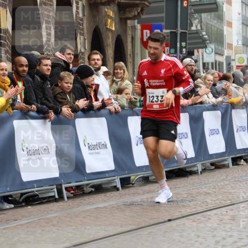 05.10.2025 - 20. swb-Marathon Bremen Strokosch-Dieckow http://msf.ph/oto/9226212 05.10.2025 12:20:58 Ziel 282, 1233 meine-sportfotos.de