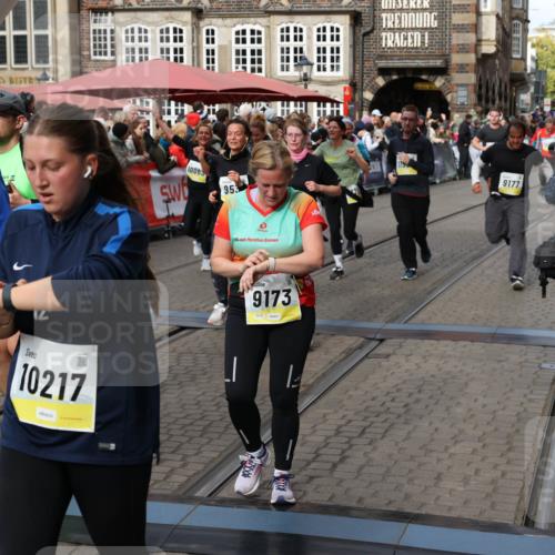 05.10.2025 - 20. swb-Marathon Bremen Yannick Fuchs http://msf.ph/oto/9226213 05.10.2025 11:00:38 Ziel 7178, 7215, 9173, 9177, 9531, 10063, 10067, 10071, 10079, 10217, 10504, 10794, 10930, 11003, 11071, 11255, 11511, 11534, 11595, 11610, 11619 meine-sportfotos.de