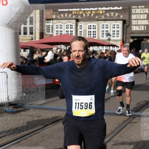 05.10.2025 - 20. swb-Marathon Bremen Yannick Fuchs http://msf.ph/oto/9226219 05.10.2025 10:57:24 Ziel 9260, 9292, 9450, 9489, 9577, 9844, 9947, 10169, 10293, 10545, 10657, 10917, 11015, 11138, 11202, 11434, 11596, 11686 meine-sportfotos.de
