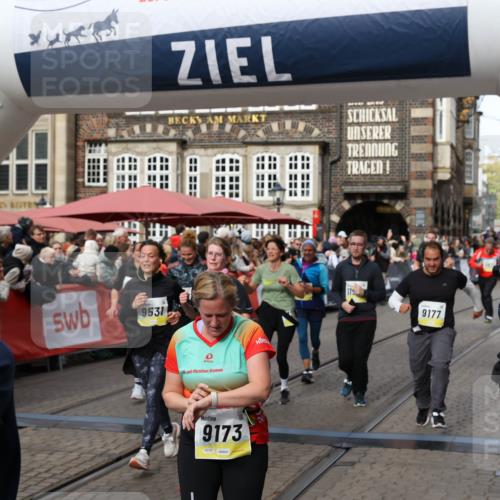 05.10.2025 - 20. swb-Marathon Bremen Yannick Fuchs http://msf.ph/oto/9226220 05.10.2025 11:00:38 Ziel 7178, 7215, 9173, 9177, 9531, 10063, 10067, 10071, 10079, 10217, 10504, 10794, 10930, 11003, 11071, 11255, 11511, 11534, 11595, 11610, 11619 meine-sportfotos.de