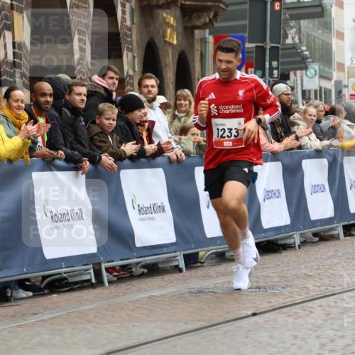 05.10.2025 - 20. swb-Marathon Bremen Strokosch-Dieckow http://msf.ph/oto/9226228 05.10.2025 12:20:58 Ziel 282, 1233 meine-sportfotos.de