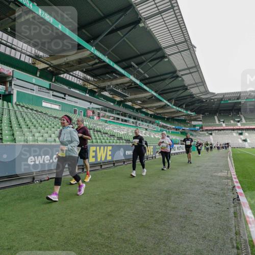 05.10.2025 - 20. swb-Marathon Bremen Michael Burmester http://msf.ph/oto/9226237 05.10.2025 10:44:47 Laufen im Stadion 7007, 7109, 7110, 8476, 8844, 9012, 9242, 9264, 9303, 9342, 9441, 9453, 9479, 9567, 9572, 9631, 9667, 9756, 9767, 9768, 9899, 9948, 9970, 10114, 10115, 10190, 10273, 10282, 10292, 10339, 10340, 10355, 10364, 10379, 10622, 10647, 10665, 10842, 10846, 10957, 10984, 11060, 11072, 11085, 11117, 11118, 11139, 11252, 11264, 11293, 11318, 11367, 11375, 11378, 11381, 11385, 11407, 11448, 11544, 11557, 11560, 11568, 11635, 9011, 9373, 9374, 9386, 9470, 10036 meine-sportfotos.de