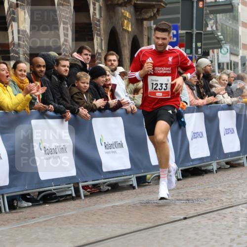 05.10.2025 - 20. swb-Marathon Bremen Strokosch-Dieckow http://msf.ph/oto/9226240 05.10.2025 12:20:59 Ziel 282, 1233 meine-sportfotos.de