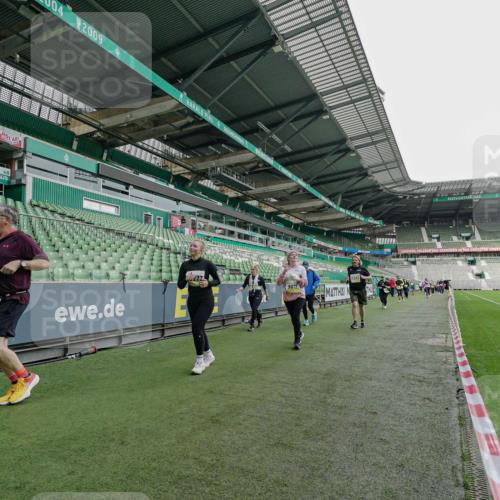 05.10.2025 - 20. swb-Marathon Bremen Michael Burmester http://msf.ph/oto/9226242 05.10.2025 10:44:48 Laufen im Stadion 7007, 7109, 7110, 8476, 8844, 9012, 9242, 9264, 9303, 9342, 9441, 9453, 9479, 9567, 9572, 9631, 9667, 9756, 9767, 9768, 9899, 9948, 9970, 10114, 10115, 10190, 10273, 10282, 10292, 10339, 10340, 10355, 10364, 10379, 10622, 10647, 10665, 10671, 10842, 10846, 10957, 10984, 11060, 11072, 11085, 11117, 11118, 11139, 11252, 11264, 11293, 11318, 11367, 11375, 11378, 11381, 11385, 11407, 11448, 11544, 11557, 11560, 11568, 11635, 9011, 9373, 9374, 9386, 9453, 9470, 10036 meine-sportfotos.de