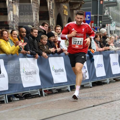 05.10.2025 - 20. swb-Marathon Bremen Strokosch-Dieckow http://msf.ph/oto/9226253 05.10.2025 12:20:59 Ziel 282, 1233 meine-sportfotos.de