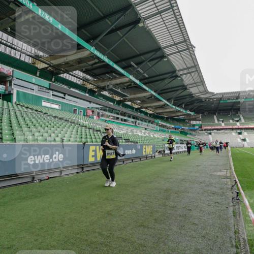 05.10.2025 - 20. swb-Marathon Bremen Michael Burmester http://msf.ph/oto/9226263 05.10.2025 10:44:54 Laufen im Stadion 7007, 7109, 7110, 8476, 8844, 9012, 9242, 9264, 9303, 9342, 9441, 9479, 9567, 9572, 9631, 9667, 9756, 9767, 9768, 9899, 9948, 9970, 10114, 10115, 10190, 10273, 10282, 10292, 10339, 10340, 10364, 10379, 10622, 10647, 10665, 10671, 10752, 10808, 10842, 10846, 10957, 10984, 11060, 11072, 11085, 11117, 11118, 11139, 11252, 11264, 11293, 11367, 11375, 11378, 11385, 11407, 11448, 11544, 11557, 11568, 11635, 9011, 9373, 9374, 9386, 9453, 10355, 11318, 11560 meine-sportfotos.de