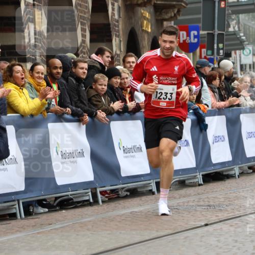 05.10.2025 - 20. swb-Marathon Bremen Strokosch-Dieckow http://msf.ph/oto/9226267 05.10.2025 12:20:59 Ziel 282, 1233 meine-sportfotos.de