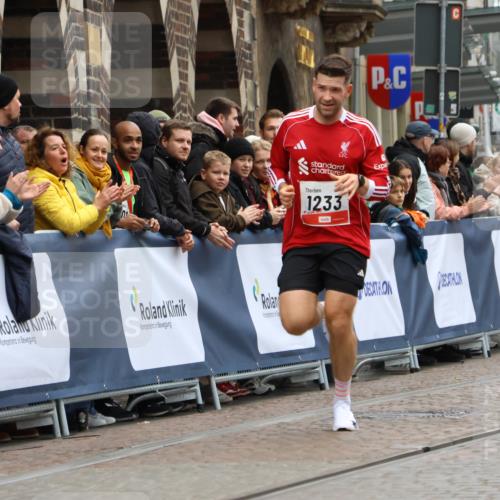 05.10.2025 - 20. swb-Marathon Bremen Strokosch-Dieckow http://msf.ph/oto/9226283 05.10.2025 12:20:59 Ziel 282, 1233 meine-sportfotos.de
