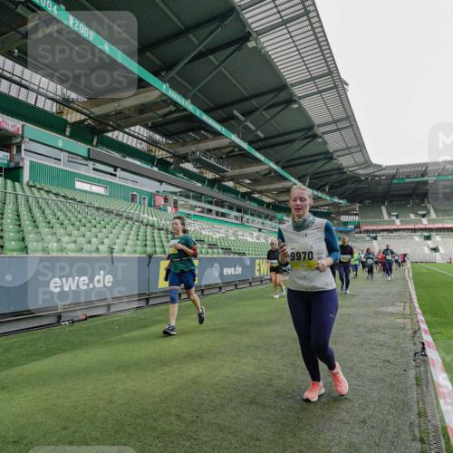 05.10.2025 - 20. swb-Marathon Bremen Michael Burmester http://msf.ph/oto/9226285 05.10.2025 10:45:04 Laufen im Stadion 7007, 7109, 7110, 8476, 9012, 9242, 9264, 9303, 9342, 9441, 9479, 9567, 9572, 9631, 9667, 9756, 9767, 9768, 9899, 9948, 9970, 10000, 10114, 10115, 10190, 10273, 10282, 10292, 10339, 10340, 10379, 10622, 10647, 10665, 10671, 10752, 10808, 10842, 10846, 10957, 10984, 11060, 11072, 11085, 11117, 11118, 11139, 11264, 11293, 11367, 11375, 11378, 11385, 11407, 11448, 11541, 11544, 11557, 11568, 11635, 8844, 9453, 9572, 10355, 10364, 11252, 11318, 11560 meine-sportfotos.de