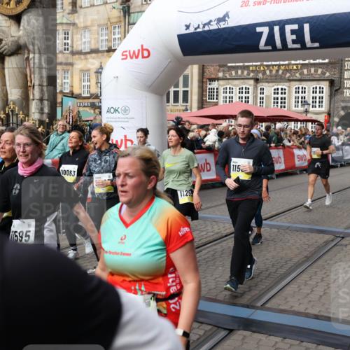 05.10.2025 - 20. swb-Marathon Bremen Yannick Fuchs http://msf.ph/oto/9226296 05.10.2025 11:00:40 Ziel 7178, 7215, 9173, 9177, 9271, 9531, 10063, 10071, 10079, 10217, 10930, 11003, 11071, 11255, 11511, 11534, 11595, 11610, 11619 meine-sportfotos.de