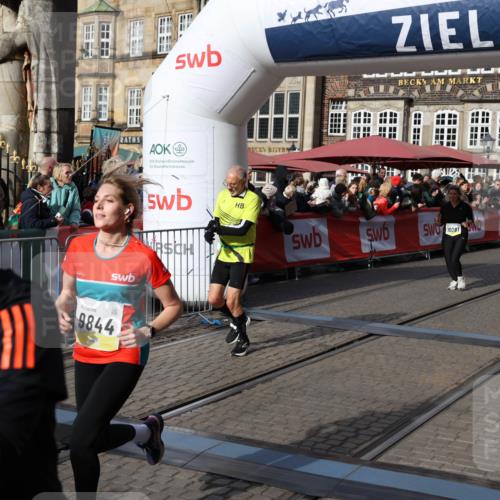 05.10.2025 - 20. swb-Marathon Bremen Yannick Fuchs http://msf.ph/oto/9226298 05.10.2025 10:57:28 Ziel 7101, 9260, 9292, 9450, 9489, 9550, 9844, 9947, 10169, 10281, 10367, 10645, 10657, 11015, 11596 meine-sportfotos.de
