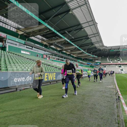 05.10.2025 - 20. swb-Marathon Bremen Michael Burmester http://msf.ph/oto/9226303 05.10.2025 10:45:08 Laufen im Stadion 7007, 7109, 7110, 8476, 9012, 9242, 9264, 9303, 9342, 9441, 9567, 9631, 9756, 9767, 9768, 9899, 9948, 9970, 10000, 10114, 10115, 10190, 10273, 10282, 10292, 10339, 10340, 10379, 10622, 10647, 10671, 10752, 10808, 10842, 10846, 10957, 11060, 11085, 11117, 11118, 11139, 11264, 11293, 11367, 11375, 11378, 11385, 11407, 11448, 11541, 11544, 11557, 8844, 9453, 9479, 9572, 9667, 10355, 10364, 10665, 10984, 11072, 11252, 11318, 11560 meine-sportfotos.de