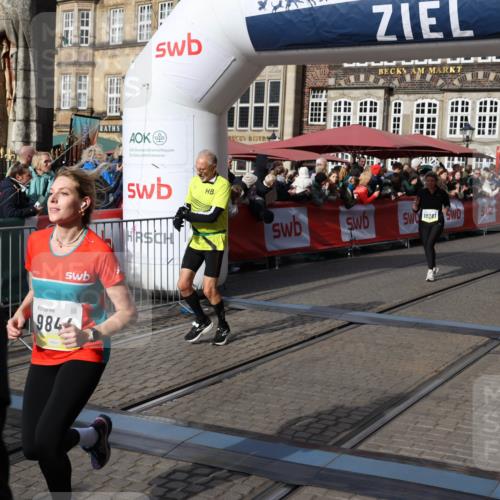05.10.2025 - 20. swb-Marathon Bremen Yannick Fuchs http://msf.ph/oto/9226306 05.10.2025 10:57:28 Ziel 7101, 9260, 9292, 9450, 9489, 9550, 9844, 9947, 10169, 10281, 10367, 10645, 10657, 11015, 11596 meine-sportfotos.de