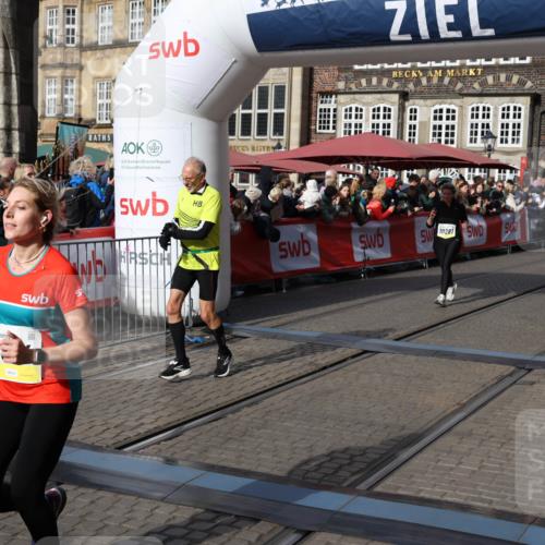05.10.2025 - 20. swb-Marathon Bremen Yannick Fuchs http://msf.ph/oto/9226310 05.10.2025 10:57:28 Ziel 7101, 9260, 9292, 9450, 9489, 9550, 9844, 9947, 10169, 10281, 10367, 10645, 10657, 11015, 11596 meine-sportfotos.de