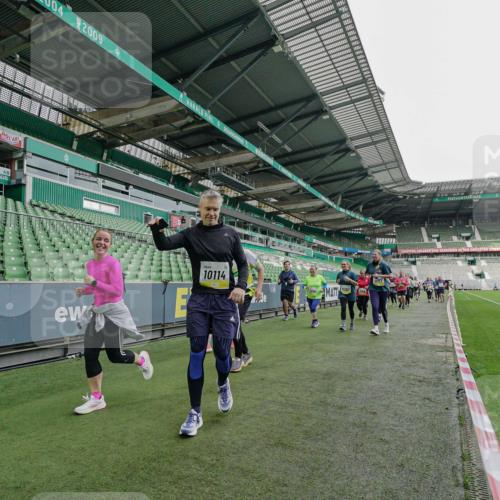 05.10.2025 - 20. swb-Marathon Bremen Michael Burmester http://msf.ph/oto/9226312 05.10.2025 10:45:10 Laufen im Stadion 7109, 7110, 8476, 9012, 9242, 9264, 9342, 9441, 9567, 9631, 9756, 9767, 9768, 9899, 9948, 9970, 10000, 10114, 10115, 10190, 10273, 10282, 10292, 10339, 10340, 10379, 10622, 10647, 10671, 10728, 10752, 10808, 10842, 10846, 10957, 11060, 11085, 11117, 11118, 11139, 11264, 11293, 11367, 11375, 11378, 11385, 11407, 11541, 11544, 11557, 7007, 8844, 9303, 9479, 9572, 9667, 10355, 10364, 10665, 10984, 11072, 11252, 11318, 11385, 11448, 11560 meine-sportfotos.de