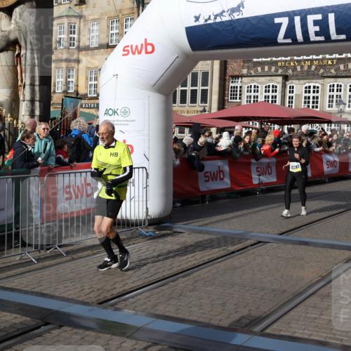 05.10.2025 - 20. swb-Marathon Bremen Yannick Fuchs http://msf.ph/oto/9226314 05.10.2025 10:57:29 Ziel 7101, 9260, 9292, 9450, 9489, 9550, 9844, 9947, 10169, 10281, 10367, 10645, 10657, 10950, 11015, 11596, 11606 meine-sportfotos.de