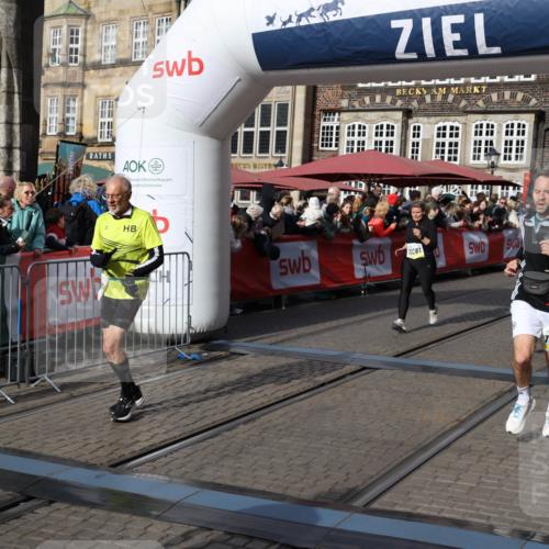 05.10.2025 - 20. swb-Marathon Bremen Yannick Fuchs http://msf.ph/oto/9226322 05.10.2025 10:57:29 Ziel 7101, 9260, 9292, 9450, 9489, 9550, 9844, 9947, 10169, 10281, 10367, 10645, 10657, 10950, 11015, 11596, 11606 meine-sportfotos.de