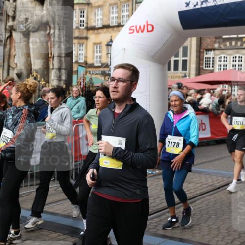 05.10.2025 - 20. swb-Marathon Bremen Yannick Fuchs http://msf.ph/oto/9226337 05.10.2025 11:00:42 Ziel 7178, 9177, 9271, 9531, 10063, 10071, 10079, 11003, 11071, 11162, 11255, 11511, 11534, 11595, 11610, 11619 meine-sportfotos.de