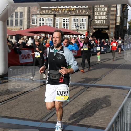 05.10.2025 - 20. swb-Marathon Bremen Yannick Fuchs http://msf.ph/oto/9226339 05.10.2025 10:57:29 Ziel 7101, 9260, 9292, 9450, 9489, 9550, 9844, 9947, 10169, 10281, 10367, 10645, 10657, 10950, 11015, 11596, 11606 meine-sportfotos.de
