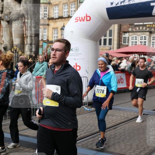 05.10.2025 - 20. swb-Marathon Bremen Yannick Fuchs http://msf.ph/oto/9226346 05.10.2025 11:00:42 Ziel 7178, 9177, 9271, 9531, 10063, 10071, 10079, 11003, 11071, 11162, 11255, 11511, 11534, 11595, 11610, 11619 meine-sportfotos.de