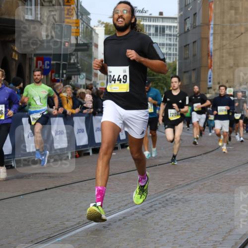 05.10.2025 - 20. swb-Marathon Bremen Strokosch-Dieckow http://msf.ph/oto/9226361 05.10.2025 10:49:09 Ziel 7202, 9014, 9333, 9457, 9556, 10016, 10221, 10449, 11057, 11673, 11695 meine-sportfotos.de