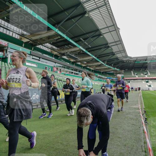 05.10.2025 - 20. swb-Marathon Bremen Michael Burmester http://msf.ph/oto/9226374 05.10.2025 10:45:21 Laufen im Stadion 7109, 7110, 8476, 9203, 9242, 9264, 9342, 9441, 9567, 9756, 9767, 9768, 9899, 9948, 9970, 10000, 10114, 10115, 10186, 10190, 10201, 10282, 10292, 10339, 10340, 10379, 10472, 10602, 10622, 10647, 10671, 10728, 10752, 10808, 10842, 10846, 10957, 11060, 11085, 11117, 11118, 11139, 11264, 11367, 11375, 11378, 11407, 11541, 11557, 7007, 9012, 9303, 9479, 9572, 9631, 9667, 10273, 10665, 10984, 11072, 11293, 11385, 11448, 11544 meine-sportfotos.de