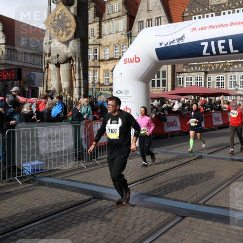 05.10.2025 - 20. swb-Marathon Bremen Yannick Fuchs http://msf.ph/oto/9226378 05.10.2025 10:57:32 Ziel 7101, 9215, 9260, 9292, 9450, 9550, 9844, 10169, 10281, 10367, 10645, 10950, 11606 meine-sportfotos.de