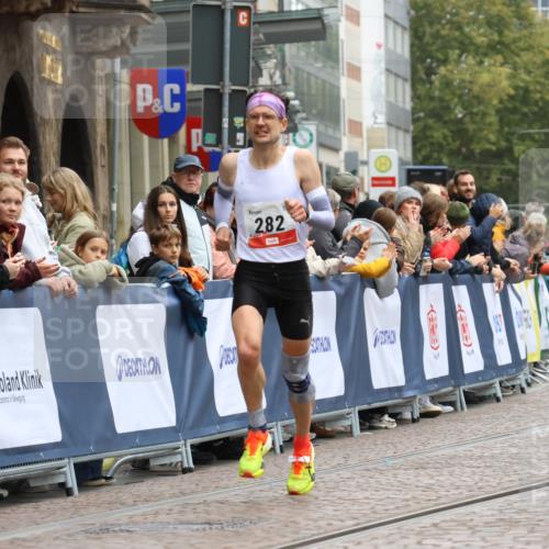 05.10.2025 - 20. swb-Marathon Bremen Strokosch-Dieckow http://msf.ph/oto/9226382 05.10.2025 12:21:02 Ziel 282, 1233 meine-sportfotos.de