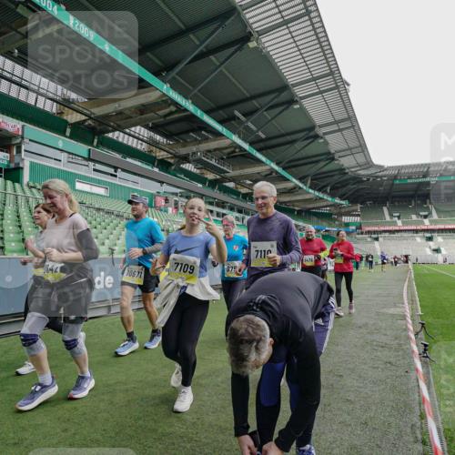 05.10.2025 - 20. swb-Marathon Bremen Michael Burmester http://msf.ph/oto/9226391 05.10.2025 10:45:22 Laufen im Stadion 7109, 7110, 8476, 9203, 9242, 9264, 9342, 9441, 9567, 9756, 9767, 9768, 9899, 9948, 9970, 10000, 10114, 10115, 10186, 10190, 10201, 10282, 10292, 10339, 10340, 10379, 10472, 10602, 10622, 10647, 10671, 10728, 10752, 10808, 10842, 10846, 10957, 11060, 11085, 11117, 11118, 11139, 11264, 11367, 11375, 11378, 11407, 11541, 11557, 7007, 9012, 9303, 9479, 9572, 9631, 9667, 10273, 10665, 10984, 11072, 11293, 11385, 11448, 11544 meine-sportfotos.de
