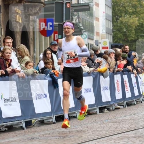 05.10.2025 - 20. swb-Marathon Bremen Strokosch-Dieckow http://msf.ph/oto/9226396 05.10.2025 12:21:02 Ziel 282, 1233 meine-sportfotos.de