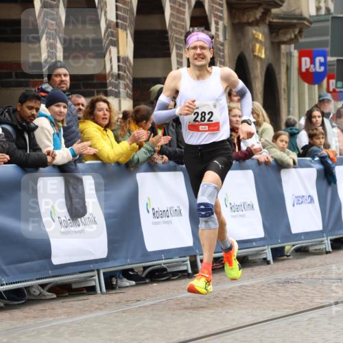 05.10.2025 - 20. swb-Marathon Bremen Strokosch-Dieckow http://msf.ph/oto/9226415 05.10.2025 12:21:03 Ziel 282 meine-sportfotos.de