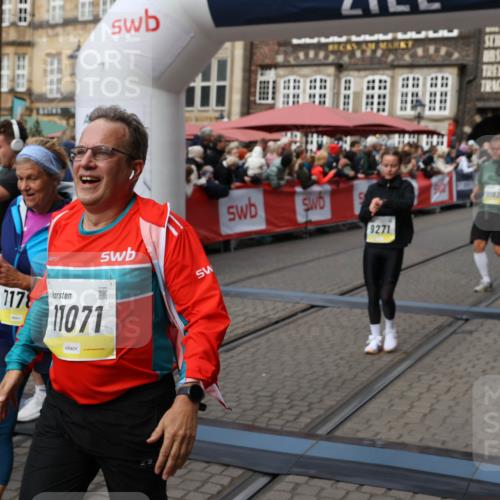05.10.2025 - 20. swb-Marathon Bremen Yannick Fuchs http://msf.ph/oto/9226418 05.10.2025 11:00:44 Ziel 7178, 9177, 9271, 9272, 9531, 10063, 10079, 10518, 11003, 11071, 11162, 11255, 11511, 11534, 11595, 11610 meine-sportfotos.de