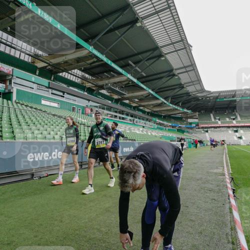 05.10.2025 - 20. swb-Marathon Bremen Michael Burmester http://msf.ph/oto/9226420 05.10.2025 10:45:29 Laufen im Stadion 7109, 7110, 8476, 9203, 9242, 9264, 9342, 9441, 9643, 9756, 9767, 9768, 9838, 9948, 10000, 10114, 10115, 10186, 10190, 10201, 10282, 10292, 10339, 10340, 10379, 10472, 10496, 10602, 10622, 10647, 10671, 10728, 10752, 10808, 10842, 10846, 10957, 10976, 11020, 11029, 11036, 11068, 11085, 11117, 11118, 11139, 11264, 11332, 11367, 11375, 11378, 11407, 11541, 7007, 9012, 9303, 9567, 9631, 9899, 9970, 10273, 11060, 11293, 11385, 11448, 11544, 11557 meine-sportfotos.de