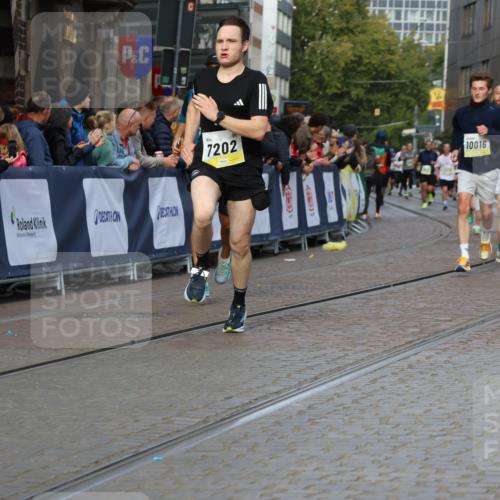 05.10.2025 - 20. swb-Marathon Bremen Strokosch-Dieckow http://msf.ph/oto/9226422 05.10.2025 10:49:10 Ziel 7202, 9333, 9457, 9556, 10016, 10221, 10449, 11057, 11673, 11695 meine-sportfotos.de