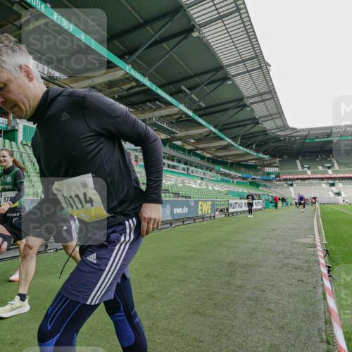 05.10.2025 - 20. swb-Marathon Bremen Michael Burmester http://msf.ph/oto/9226424 05.10.2025 10:45:30 Laufen im Stadion 7109, 7110, 8476, 9203, 9242, 9264, 9342, 9441, 9643, 9756, 9767, 9768, 9838, 9948, 10000, 10114, 10115, 10186, 10190, 10201, 10282, 10292, 10339, 10340, 10379, 10472, 10496, 10602, 10622, 10647, 10671, 10728, 10752, 10808, 10842, 10846, 10957, 10976, 11020, 11029, 11036, 11068, 11085, 11117, 11118, 11139, 11264, 11332, 11367, 11375, 11378, 11407, 11541, 9012, 9264, 9567, 9631, 9899, 9970, 10273, 11060, 11293, 11385, 11544, 11557 meine-sportfotos.de