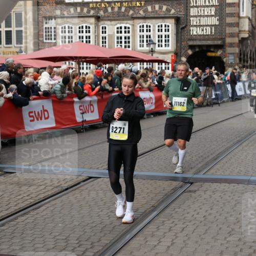 05.10.2025 - 20. swb-Marathon Bremen Yannick Fuchs http://msf.ph/oto/9226425 05.10.2025 11:00:44 Ziel 7178, 9177, 9271, 9272, 9531, 10063, 10079, 10518, 11003, 11071, 11162, 11255, 11511, 11534, 11595, 11610 meine-sportfotos.de
