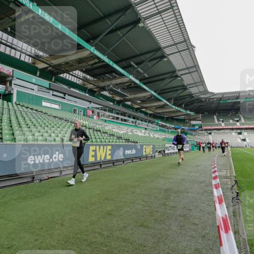 05.10.2025 - 20. swb-Marathon Bremen Michael Burmester http://msf.ph/oto/9226429 05.10.2025 10:45:36 Laufen im Stadion 7109, 7110, 8476, 9203, 9242, 9420, 9441, 9643, 9756, 9838, 9948, 10000, 10023, 10083, 10186, 10190, 10201, 10282, 10292, 10339, 10379, 10472, 10496, 10602, 10622, 10671, 10728, 10752, 10759, 10808, 10842, 10957, 10976, 11020, 11029, 11036, 11068, 11085, 11118, 11139, 11264, 11332, 11375, 11438, 11541, 9264, 9342, 9567, 9631, 9767, 9768, 9899, 9970, 10114, 10115, 10190, 10339, 10340, 10379, 10647, 10846, 11060, 11117, 11118, 11293, 11367, 11378, 11557 meine-sportfotos.de