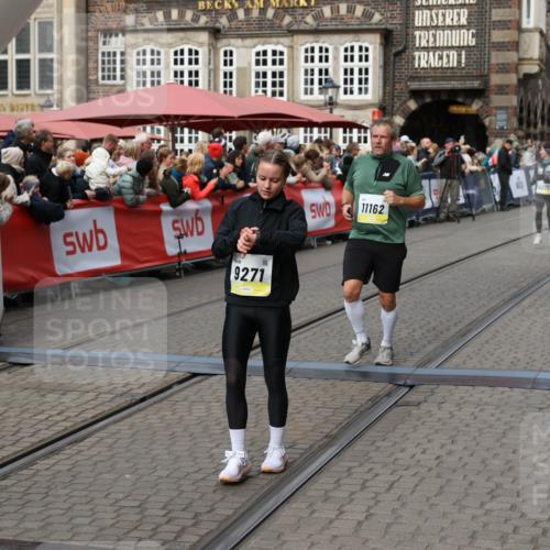 05.10.2025 - 20. swb-Marathon Bremen Yannick Fuchs http://msf.ph/oto/9226435 05.10.2025 11:00:44 Ziel 7178, 9177, 9271, 9272, 9531, 10063, 10079, 10518, 11003, 11071, 11162, 11255, 11511, 11534, 11595, 11610 meine-sportfotos.de