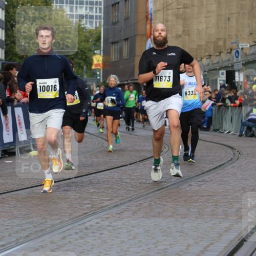 05.10.2025 - 20. swb-Marathon Bremen Strokosch-Dieckow http://msf.ph/oto/9226439 05.10.2025 10:49:12 Ziel 7202, 9333, 9457, 9556, 10016, 10221, 10715, 11057, 11673 meine-sportfotos.de