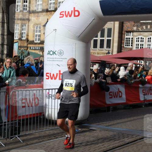 05.10.2025 - 20. swb-Marathon Bremen Yannick Fuchs http://msf.ph/oto/9226449 05.10.2025 10:57:36 Ziel 7101, 9000, 9215, 9550, 9625, 9904, 9914, 9962, 10139, 10281, 10645, 10950, 11606 meine-sportfotos.de