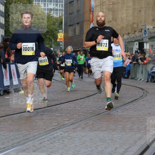05.10.2025 - 20. swb-Marathon Bremen Strokosch-Dieckow http://msf.ph/oto/9226452 05.10.2025 10:49:12 Ziel 7202, 9333, 9457, 9556, 10016, 10221, 10715, 11057, 11673 meine-sportfotos.de