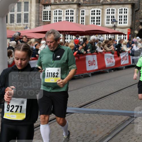 05.10.2025 - 20. swb-Marathon Bremen Yannick Fuchs http://msf.ph/oto/9226457 05.10.2025 11:00:46 Ziel 7178, 9271, 9272, 9858, 10079, 10518, 11034, 11071, 11162, 11255, 11511, 11610 meine-sportfotos.de