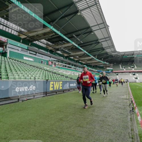 05.10.2025 - 20. swb-Marathon Bremen Michael Burmester http://msf.ph/oto/9226465 05.10.2025 10:45:57 Laufen im Stadion 7014, 7410, 9203, 9301, 9420, 9465, 9643, 9838, 9869, 10000, 10023, 10083, 10186, 10201, 10220, 10312, 10450, 10465, 10472, 10496, 10564, 10575, 10602, 10728, 10736, 10759, 10949, 10976, 11020, 11029, 11036, 11068, 11082, 11107, 11182, 11332, 11358, 11438, 11541, 7109, 7110, 8476, 9242, 9441, 9756, 9948, 10282, 10292, 10622, 10671, 10752, 10808, 10842, 10957, 11085, 11139, 11264, 11375 meine-sportfotos.de