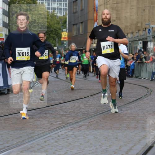 05.10.2025 - 20. swb-Marathon Bremen Strokosch-Dieckow http://msf.ph/oto/9226490 05.10.2025 10:49:12 Ziel 7202, 9333, 9457, 9556, 10016, 10221, 10715, 11057, 11673 meine-sportfotos.de
