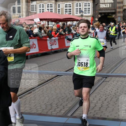 05.10.2025 - 20. swb-Marathon Bremen Yannick Fuchs http://msf.ph/oto/9226492 05.10.2025 11:00:48 Ziel 9271, 9272, 9858, 10079, 10518, 10872, 10901, 11034, 11071, 11162, 11511 meine-sportfotos.de