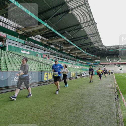 05.10.2025 - 20. swb-Marathon Bremen Michael Burmester http://msf.ph/oto/9226494 05.10.2025 10:46:03 Laufen im Stadion 7014, 7410, 9203, 9301, 9420, 9465, 9643, 9838, 9869, 10023, 10083, 10186, 10201, 10220, 10312, 10450, 10465, 10472, 10496, 10564, 10575, 10602, 10721, 10728, 10736, 10756, 10759, 10949, 10976, 11008, 11020, 11029, 11036, 11068, 11082, 11107, 11182, 11332, 11358, 11438, 7110, 8476, 9242, 9756, 10000, 10282, 10292, 10671, 10752, 10808, 10842, 10957, 11264, 11375, 11541 meine-sportfotos.de