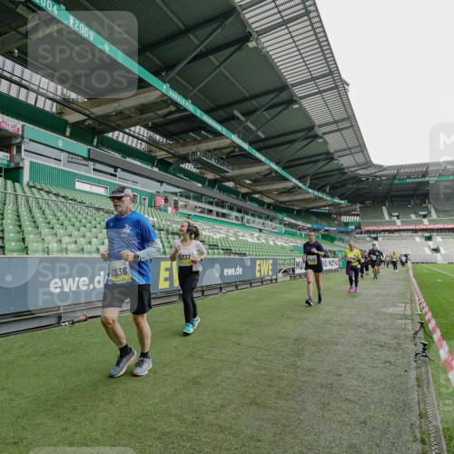 05.10.2025 - 20. swb-Marathon Bremen Michael Burmester http://msf.ph/oto/9226500 05.10.2025 10:46:04 Laufen im Stadion 7014, 7410, 9203, 9301, 9420, 9465, 9643, 9838, 9869, 10023, 10083, 10186, 10201, 10220, 10312, 10450, 10465, 10472, 10496, 10564, 10575, 10602, 10721, 10728, 10736, 10756, 10759, 10949, 10976, 11008, 11020, 11029, 11036, 11068, 11082, 11107, 11182, 11332, 11358, 11438, 7110, 8476, 9242, 9756, 10000, 10292, 10671, 10752, 10808, 10842, 10957, 11264, 11375, 11541 meine-sportfotos.de