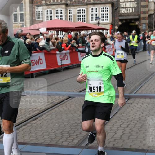 05.10.2025 - 20. swb-Marathon Bremen Yannick Fuchs http://msf.ph/oto/9226504 05.10.2025 11:00:48 Ziel 9271, 9272, 9858, 10079, 10518, 10872, 10901, 11034, 11071, 11162, 11511 meine-sportfotos.de