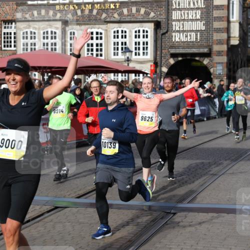 05.10.2025 - 20. swb-Marathon Bremen Yannick Fuchs http://msf.ph/oto/9226505 05.10.2025 10:57:38 Ziel 9000, 9215, 9625, 9904, 9914, 9962, 10139, 10645, 10739, 10950, 11360, 11606 meine-sportfotos.de